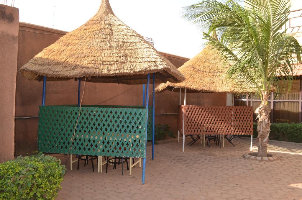 Ouaga Beach Hotel Ouagadougou Exterior photo