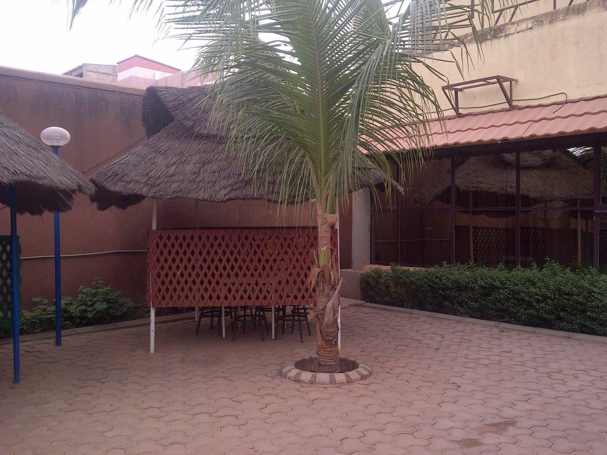 Ouaga Beach Hotel Ouagadougou Exterior photo